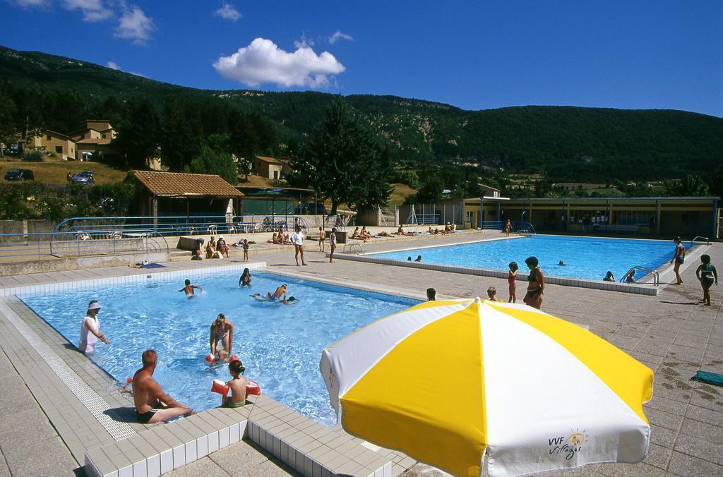 ホテル Vvf Drome Provence モンブリュン・レ・バン エクステリア 写真
