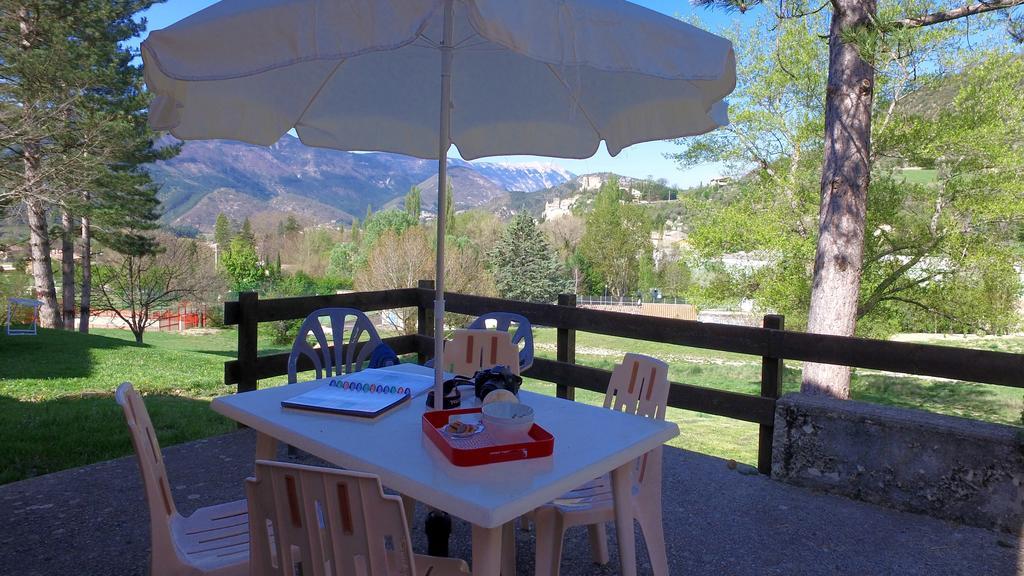 ホテル Vvf Drome Provence モンブリュン・レ・バン エクステリア 写真