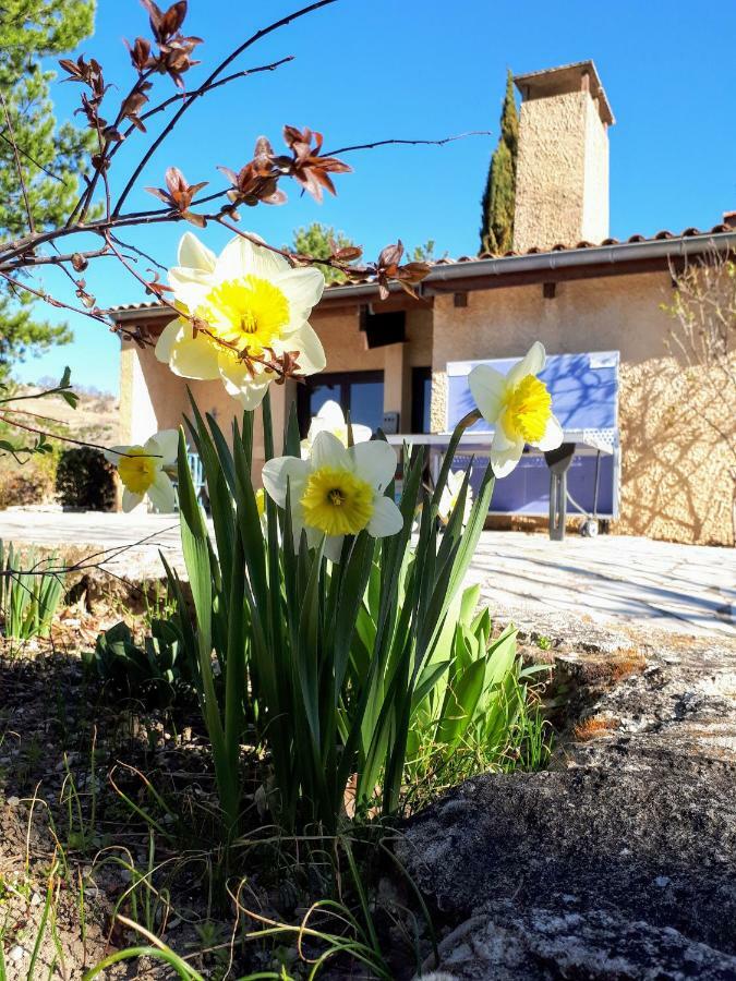 ホテル Vvf Drome Provence モンブリュン・レ・バン エクステリア 写真